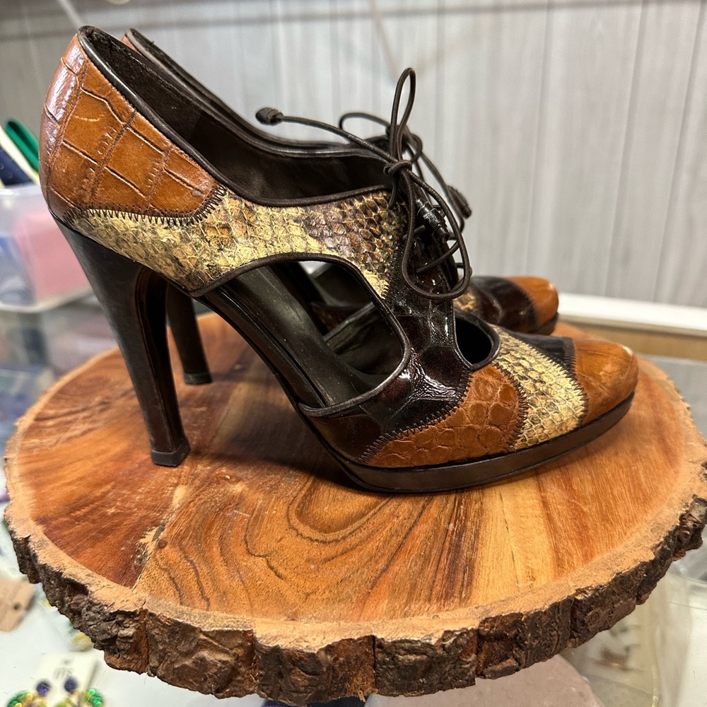 Vintage Stuart Weitzman size 6 heels